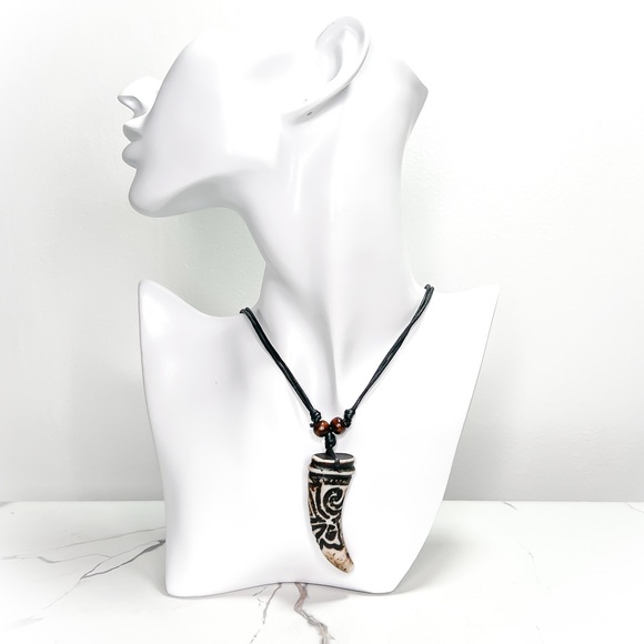 Other - ✦ 4/$15 Men’s Minimalist Cowhide Sabertooth Beaded Necklace
